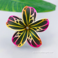 Mano colorido Flowe artificial frangipani con perla de concha